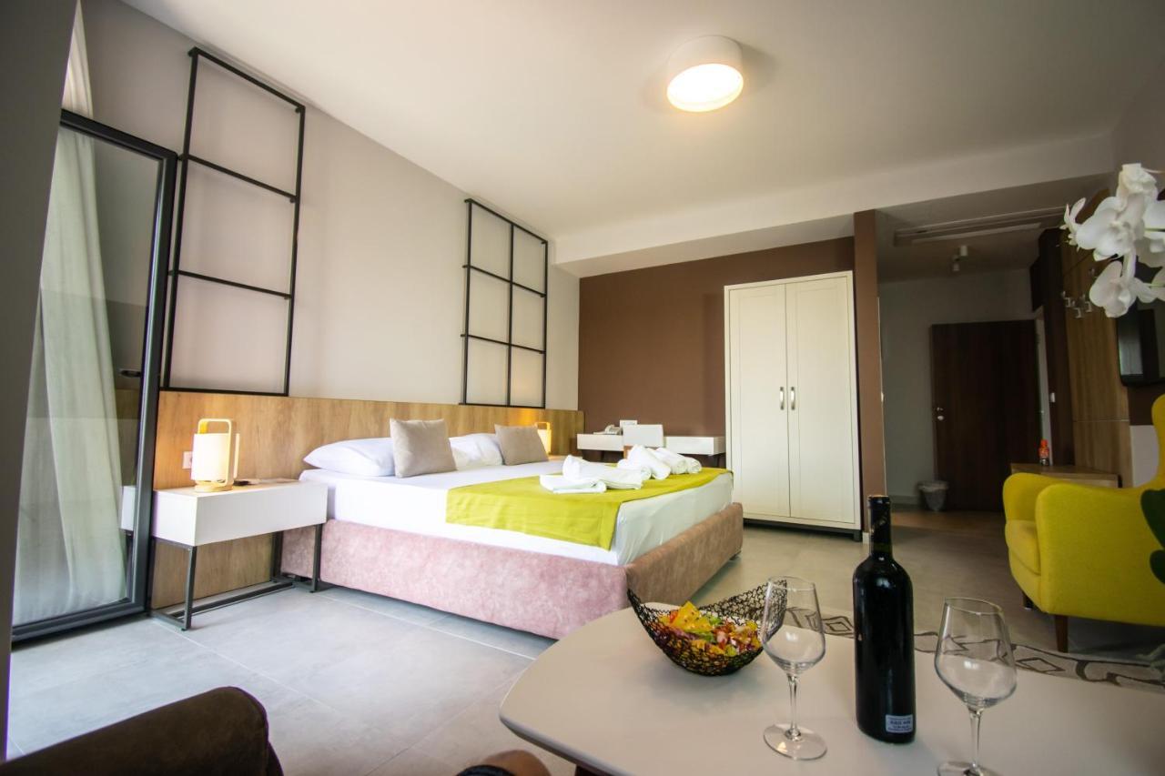 Hotel Hills Улцин Екстериор снимка